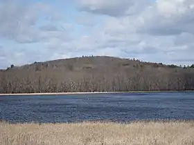 Vue de Punkatasset Hill depuis le refuge national de vie sauvage de Great Meadows.