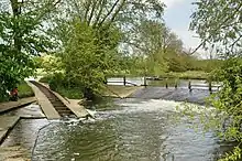 Appontement de l'ile Mesopotamia sur la rivière Cherwell à Oxford.