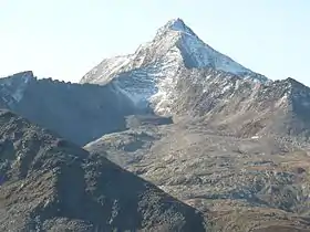 Vue de la tour de Lavina depuis la Vallée d'Aoste.