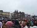 Pèlerins visitant le temple de Jagannath à l'occasion de la fête de Snana Yatra