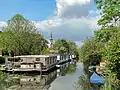 Puttershoek, vue sur un canal avec une église