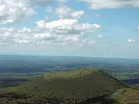 Vue aérienne du puy de Côme