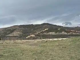 Le puy Saint-Romain vu depuis les sources des Saladis