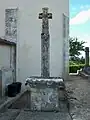 Croix monumentale dans le cimetière (juin 2009)