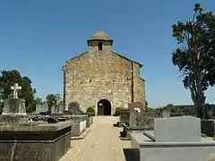 L'entrée par le cimetière