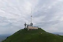 Sommet du puy de Dôme avec son pylône