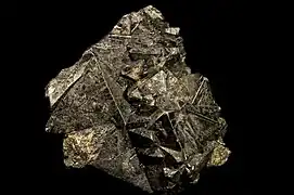 Octaèdres de pyrite (8 × 8 cm). Mine de Huarón (en) (département de Pasco, Pérou).