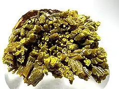 Pyromorphite (chlorophosphate de plomb) trouvée dans la mine de Poullaouen.