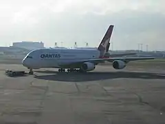 Airbus A380 au pushback.