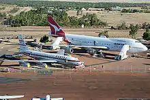 Musée qantas, 707 et 747. La comparaison de taille est assez énorme, le 747 est incomparablement plus massif.