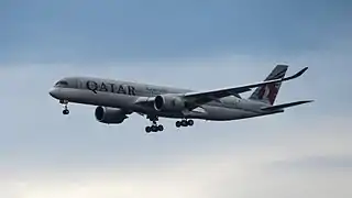L'Airbus A350 lors de son premier vol commercial Frankfort-Doha en janvier 2015. Qatar Airways en fut la compagnie de lancement.