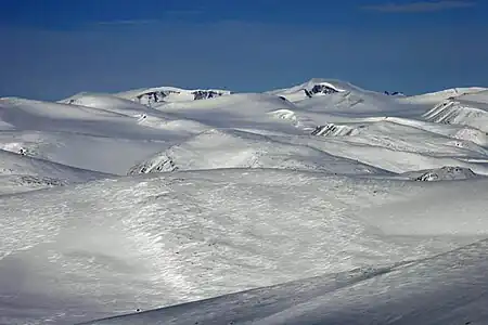 61. Le mont Qiajivik sur l'île de Baffin est le troisième sommet le plus isolé topographiquement du Canada.
