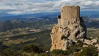 Quéribus veille sur le Fenouillèdes.