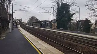 Les voies en direction de Paris, après rénovation des quais.