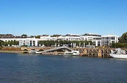 Quai Ernest Renaud, centre des Salorges et gare maritime