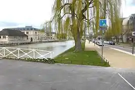 Quai de la Fontaine. Vestige de l'ancien canal dans le centre.