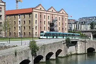 La liaison entre la darse et le canal sous le quai de la Gironde, désormais obturée.