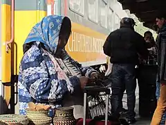 Animation sur le quai de la gare de Divisadero.