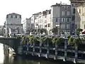 Arcades, berges avec parking souterrain et quais sur l'Agoût.