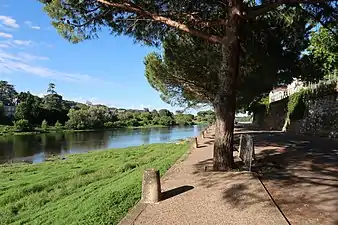 Quais sur la Dordogne.