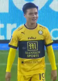 Quang Hai Nguyen, international vietnamien, avec le maillot du Pau FC.