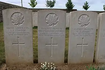 Tombes de soldats canadiens tombés le 27 septembre 1918.