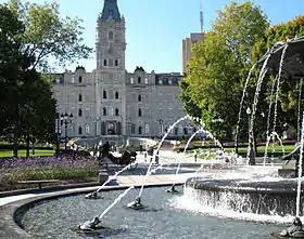 La place de l'Assemblée nationale avec la fontaine de Tourny.