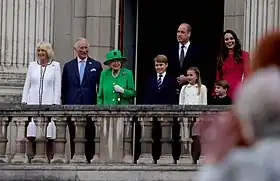 La reine Élisabeth II et la famille royale au balcon du palais de Buckingham lors des célébrations du jubilé de platine, le 5 juin 2022.