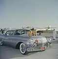 L'étendard royal sur la limousine de la reine Élisabeth II (Ottawa, 1957).