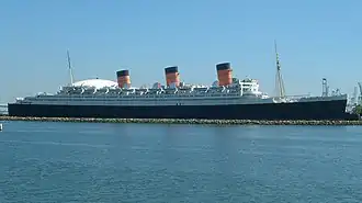 Le Queen Mary depuis la rive opposée.