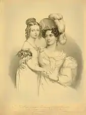 Gravure monochrome représentant la duchesse de Kent assise, portant un élégant chapeau à plumes et sa fille, la future reine Victoria, qui se tient debout à ses côtés.