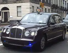 L'étendard royal (version Écosse) sur la Bentley State Limousine (Perth, 2008).