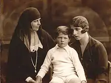 La reine Marie de Roumanie, le prince Michel et la princesse Hélène.