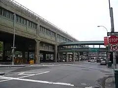 Station de métro de Queensboro Plaza, côté sud de la 42e avenue.