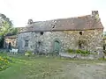 Quimerch : maisons en ruines dans le hameau de Saint-Éloi