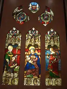Dinéault, chapelle Saint-Exupère : vitrail Vierge à l'Enfant entourée de sainte Marie-Madeleine, de saint Paterne et du donateur Raoul de Kersauson (1535).