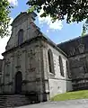 Le devant de la chapelle vue en contre-plongée.