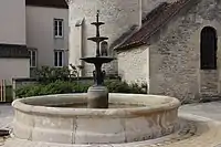 La fontaine.