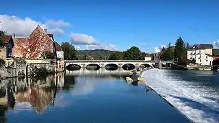 Le pont et le barrage sur la Loue.