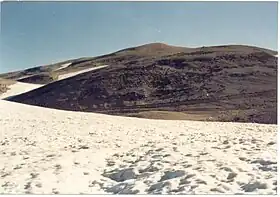 Vue du Qurnat as Sawda' depuis le sud, en juin 1985.