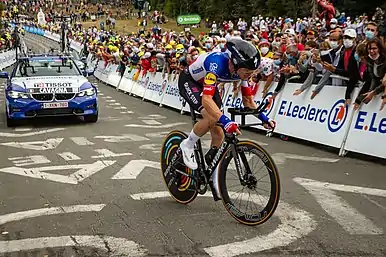 Rémi Cavagna sur la rampe finale de la Planche des Belles Filles lors du Tour de France 2020.