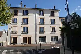 De prime abord, la résidence « Château de Berny », 4-6 promenade du Barrage à Fresnes, ne rappelle le château que par son nom...