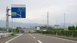 Route nationale 18 à Takada.