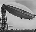 Le R100 au mât d'amarrage à Cardington.