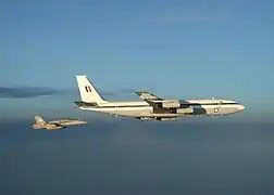 Boeing 707 de la RAAF ravitaillant un F/A-18.