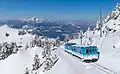 Le train après une chute de neige. Au fond, le mont Pilatus. Avril 2016.