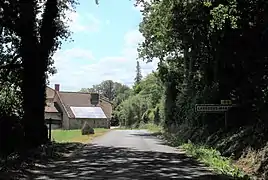 Entrée Ouest de Larroque.