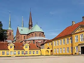 L'évêché de Roskilde derrière la cathédrale.