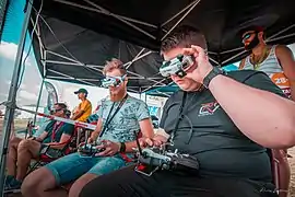 Pilotes lors d'une course de FPV Racing