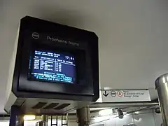 Ancien écran à tube cathodique en gare de Vincennes.